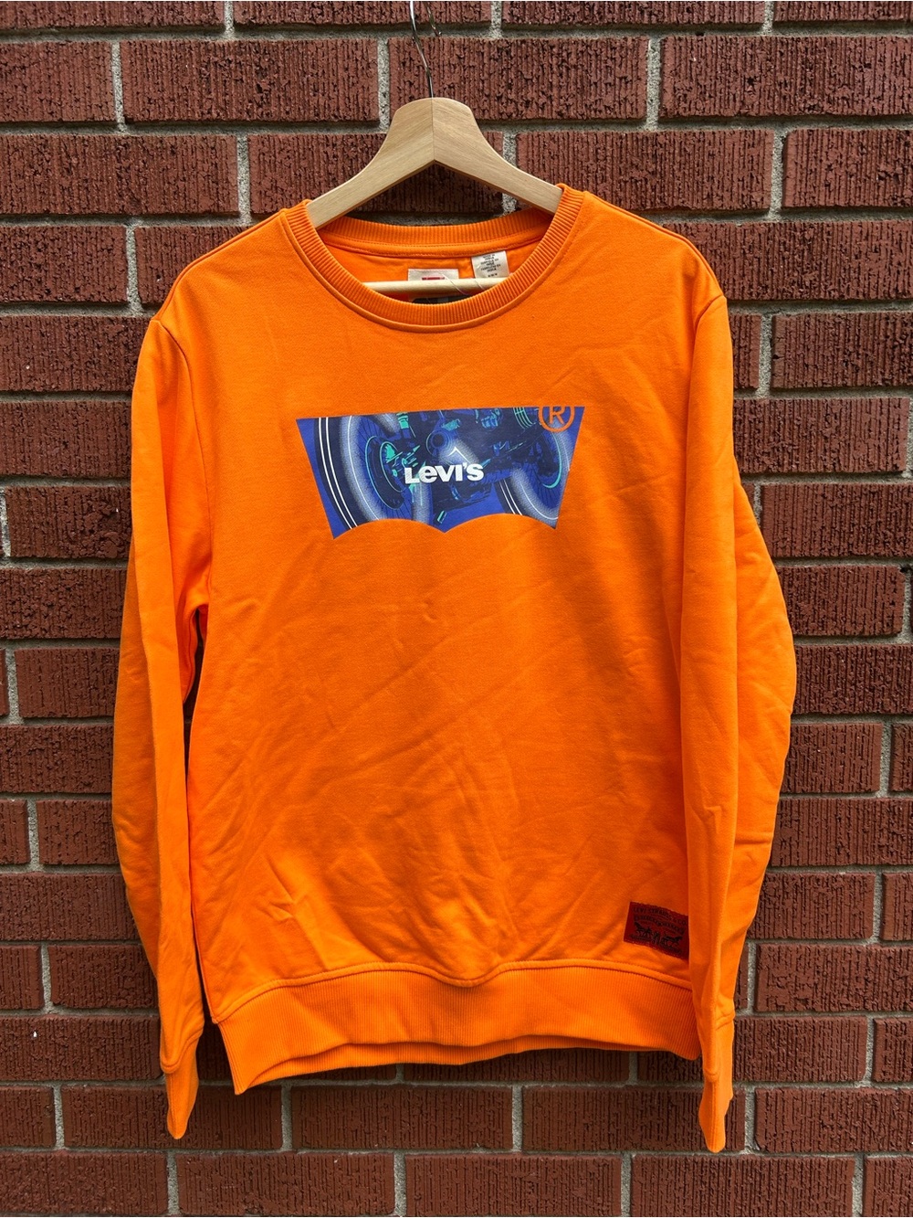Levi’s Orange Graphic Crewneck Sweatshirt Size M NWT